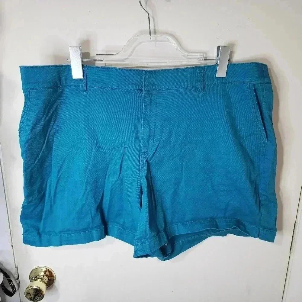 LANE BRYANT WOMAN'S PLUS SIZE 18 BLUE CHINO SHORTS